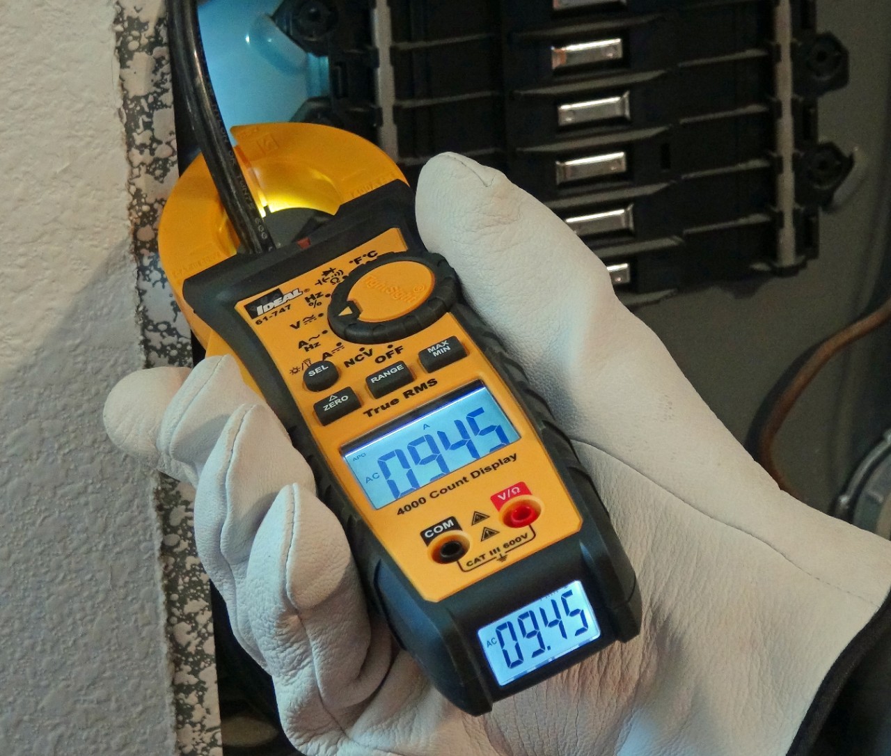 61-747 400A AC/DC TRMS Clamp Meter with TightSight Display, torch  and non-contact voltage test function plus temperature
